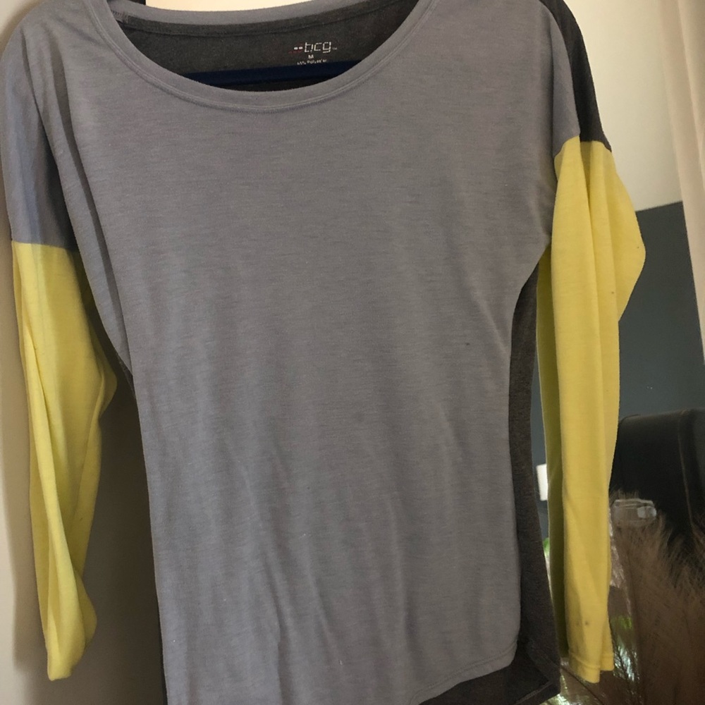 Simple long sleeve T-shirt blouse